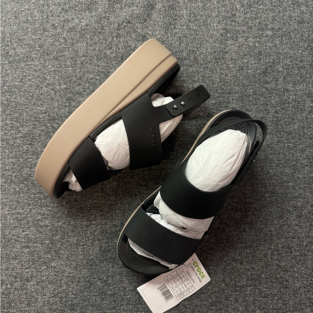 NWT Crocs Brooklyn Low Wedge  Mushroom Black Size W8